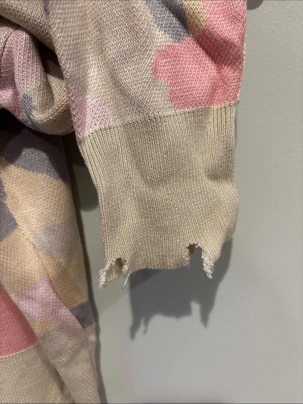 NWT Le Lis Pink Camo Distressed V-Neck Sweater - Picture 5 of 9